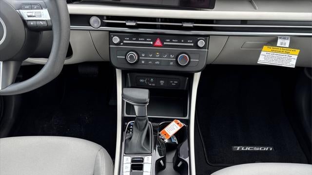 2026 Hyundai TUCSON SE