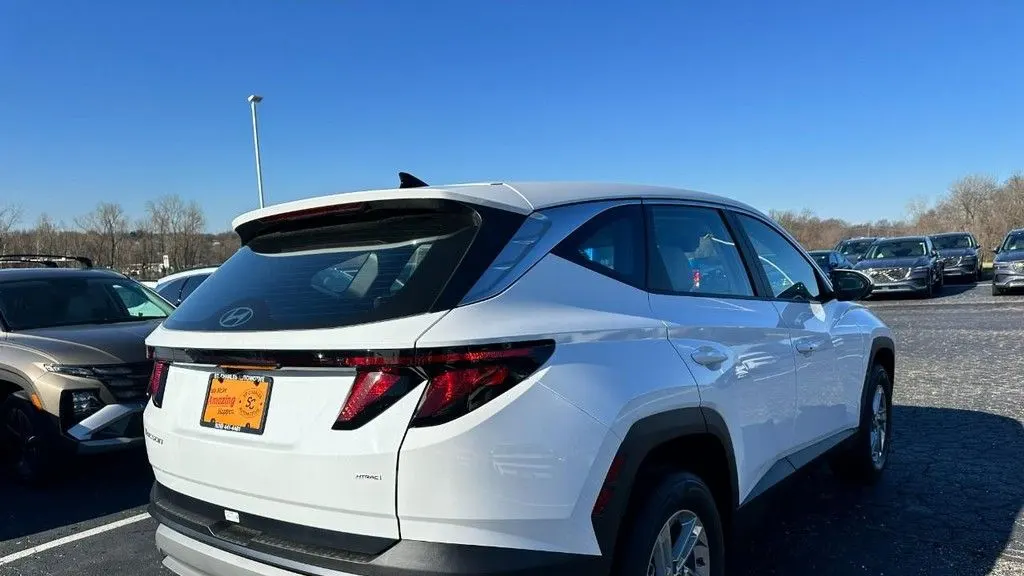 2026 Hyundai TUCSON SE