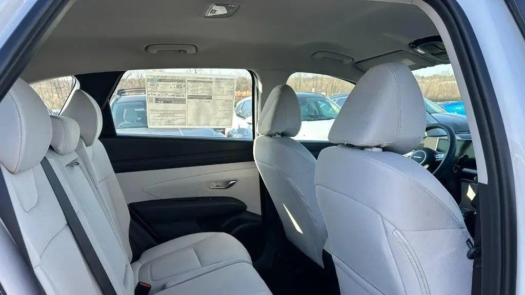 2026 Hyundai TUCSON SE