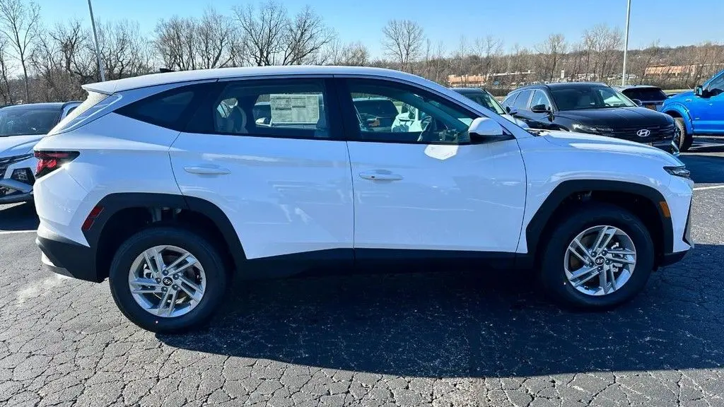 2026 Hyundai TUCSON SE