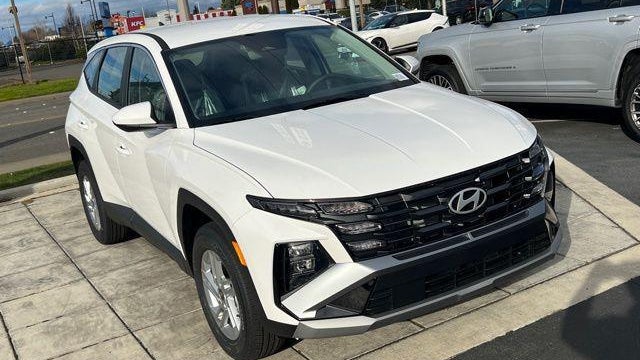 2026 Hyundai TUCSON SE