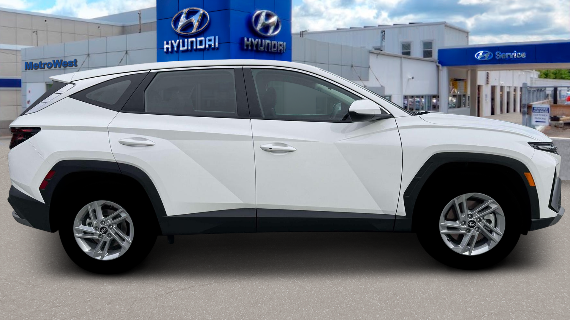2026 Hyundai TUCSON SE