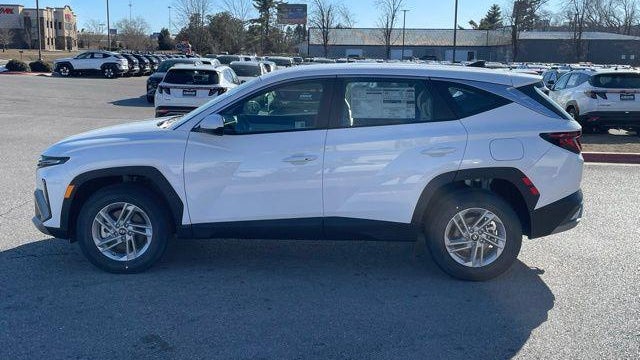 2025 Hyundai TUCSON SE