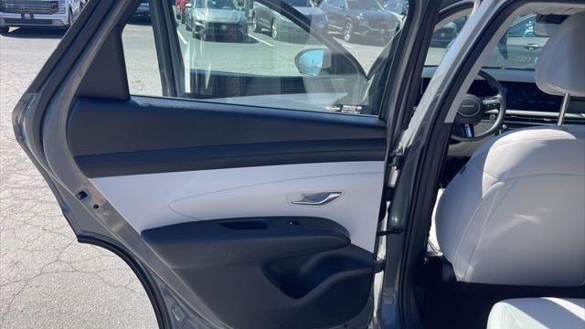 2025 Hyundai TUCSON SE