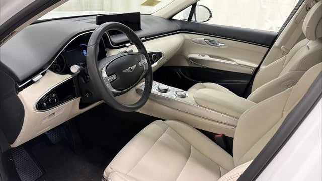 2024 Genesis GV70 2.5T Standard