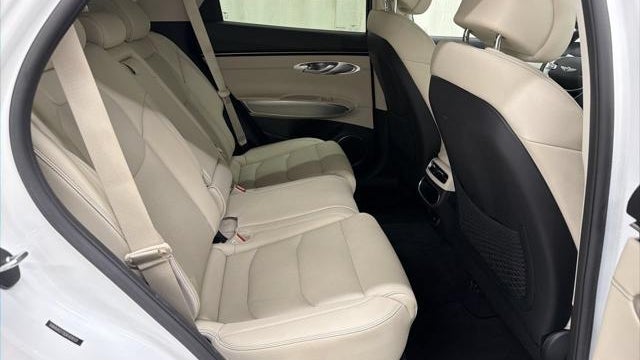 2024 Genesis GV70 2.5T Standard