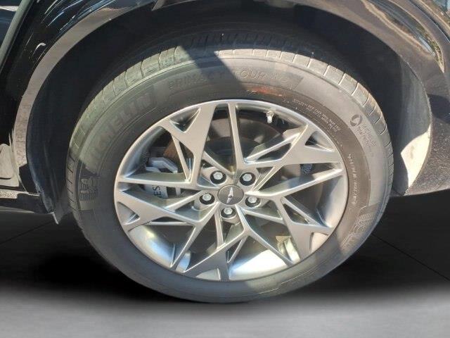 2025 Genesis Gv70 - $30,826