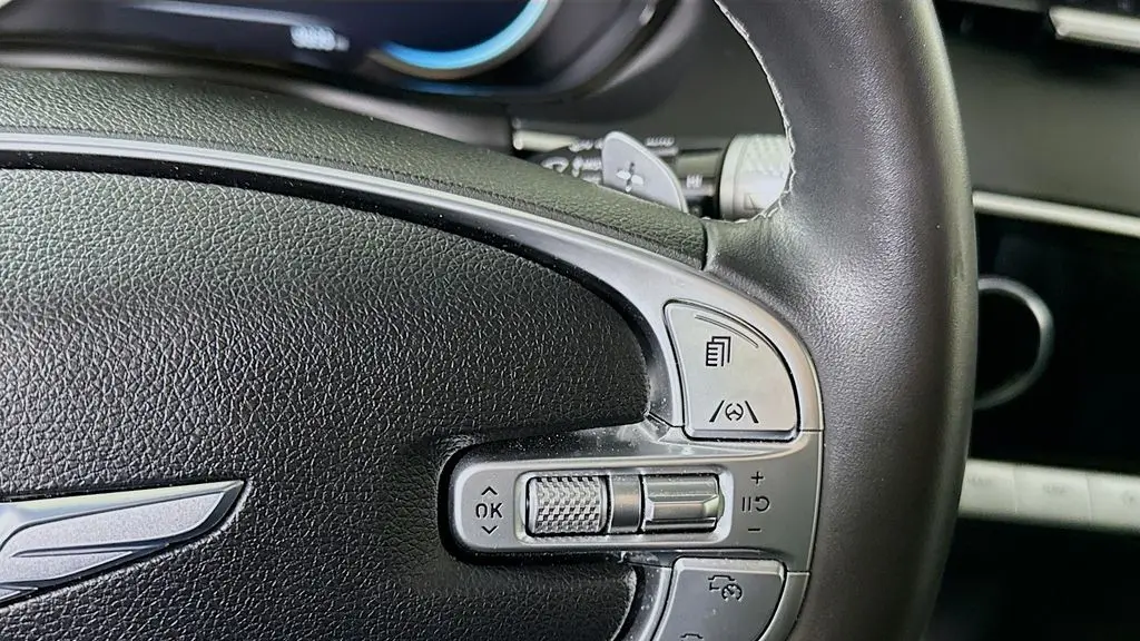 2025 Genesis GV70 2.5T Standard