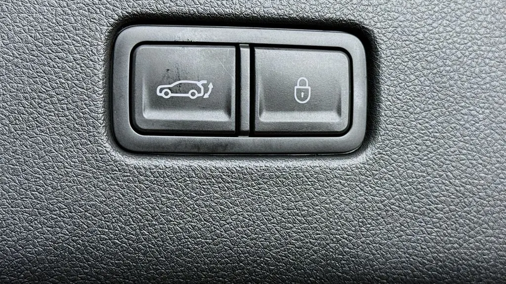 2025 Genesis GV70 2.5T Standard