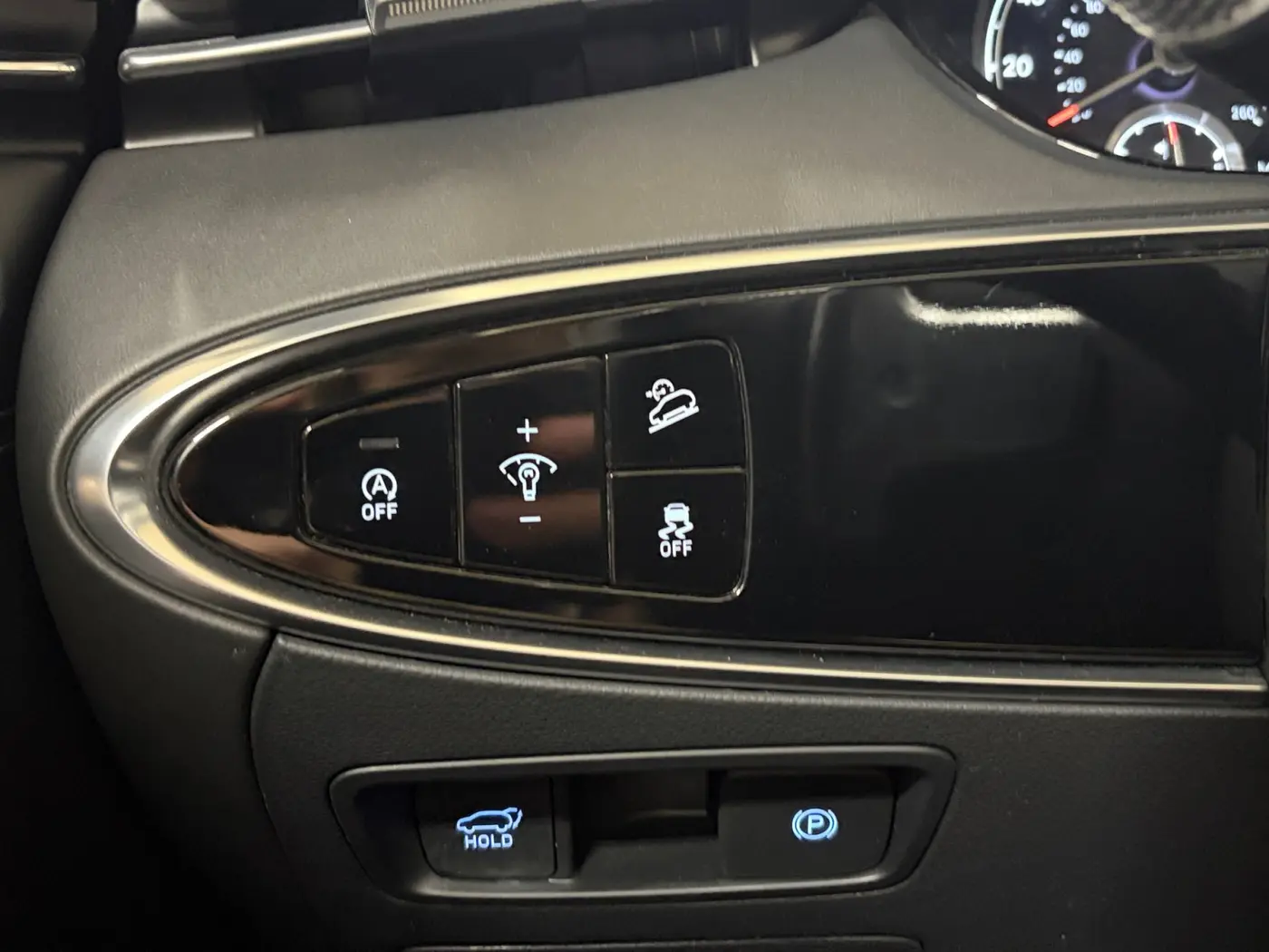 2025 Genesis Gv70 - $28,500