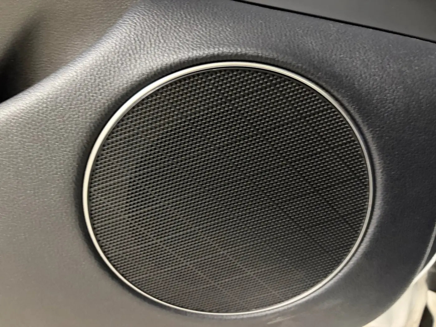 2025 Genesis Gv70 - $28,500