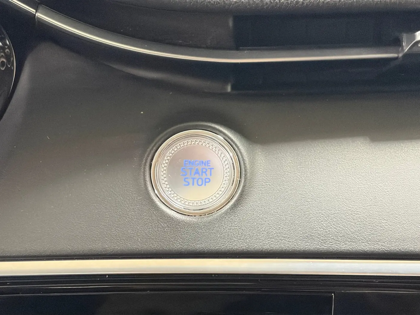 2025 Genesis Gv70 - $28,500