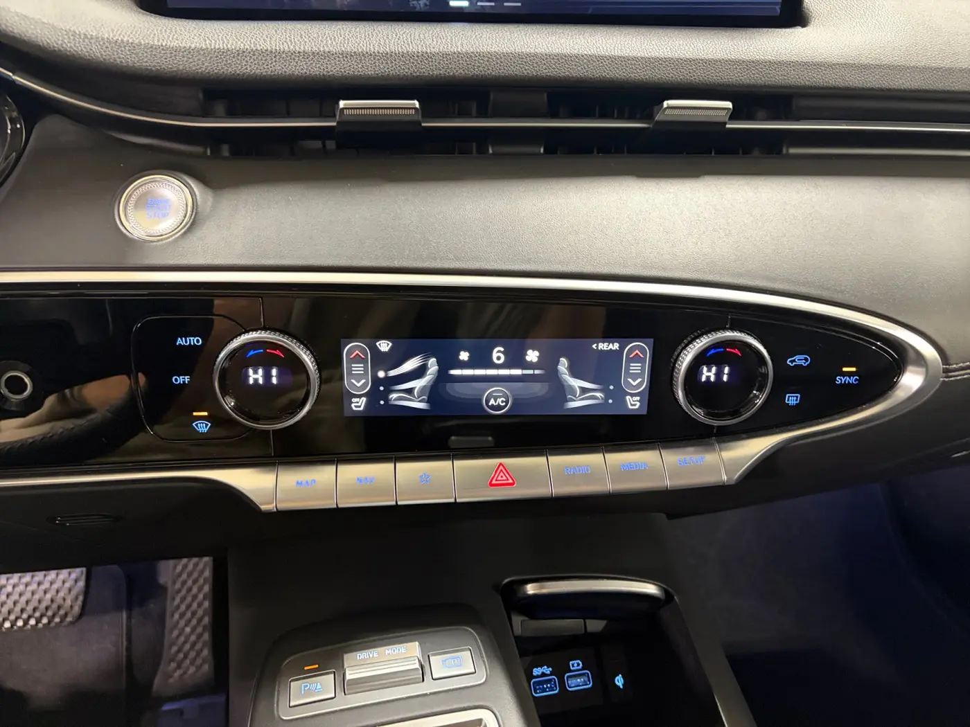 2025 Genesis Gv70 - $28,500
