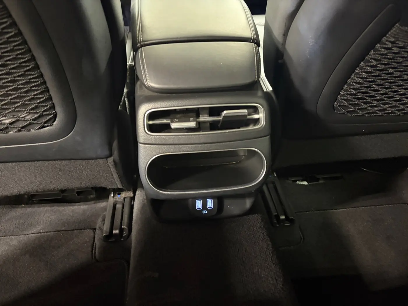 2025 Genesis Gv70 - $28,500