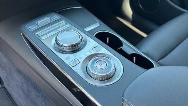 2025 Genesis GV70 2.5T Standard