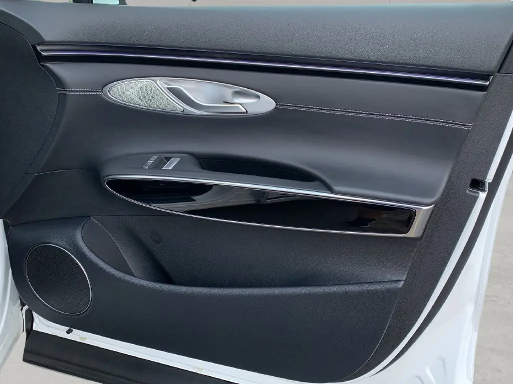 2026 Genesis Gv70 - $43,654