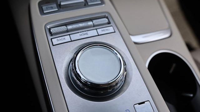 2025 Genesis GV70 2.5T Standard