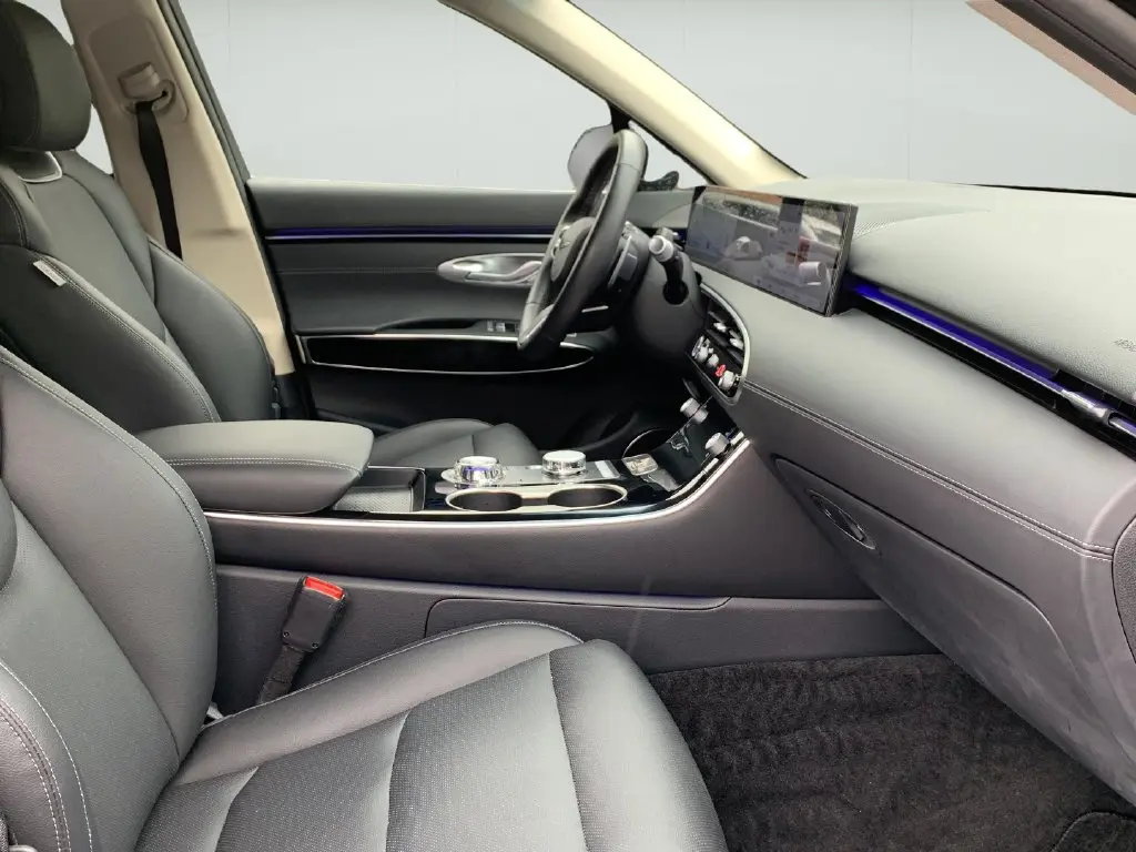 2026 Genesis Gv70 - $42,987
