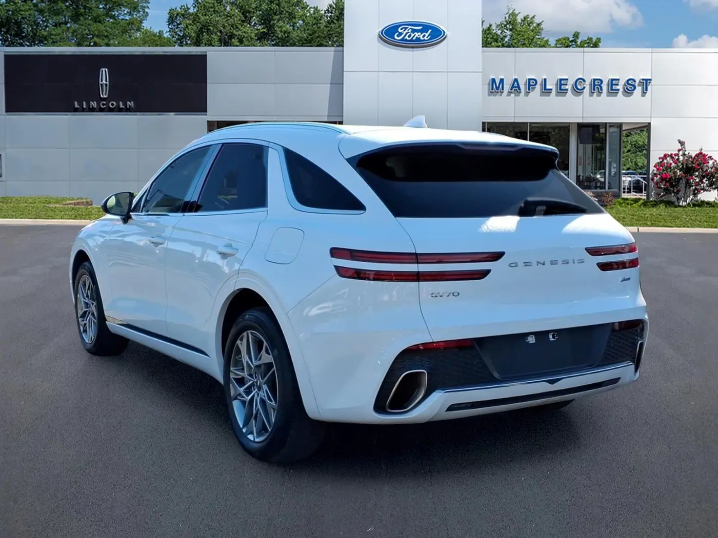 2024 Genesis Gv70 - $38,997