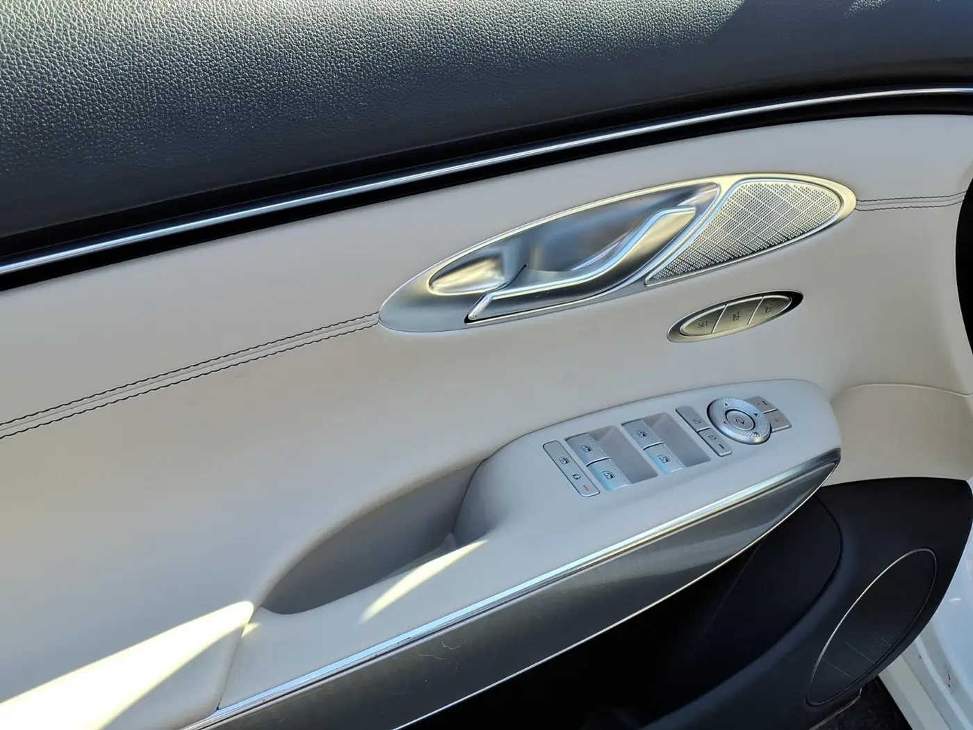 2024 Genesis Gv70 - $38,997