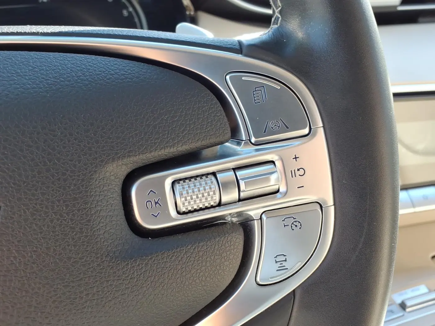 2024 Genesis Gv70 - $38,997