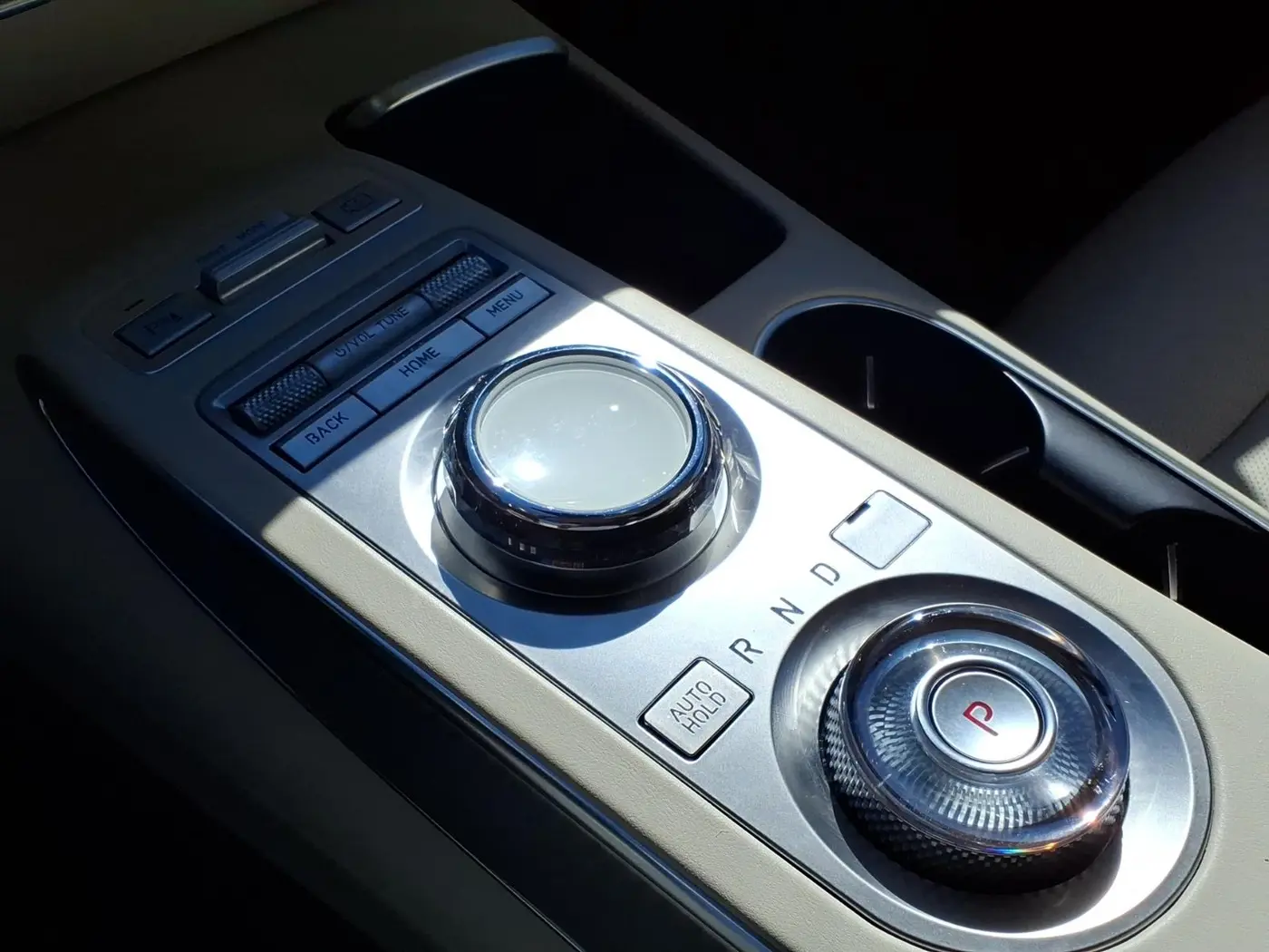 2024 Genesis Gv70 - $38,997