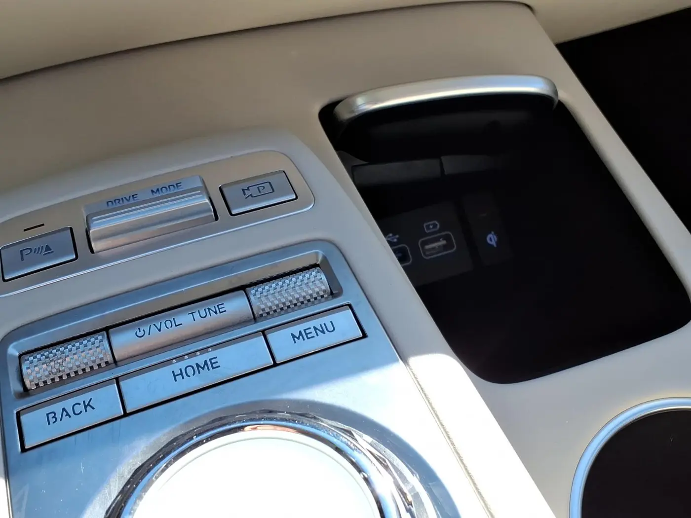2024 Genesis Gv70 - $38,997