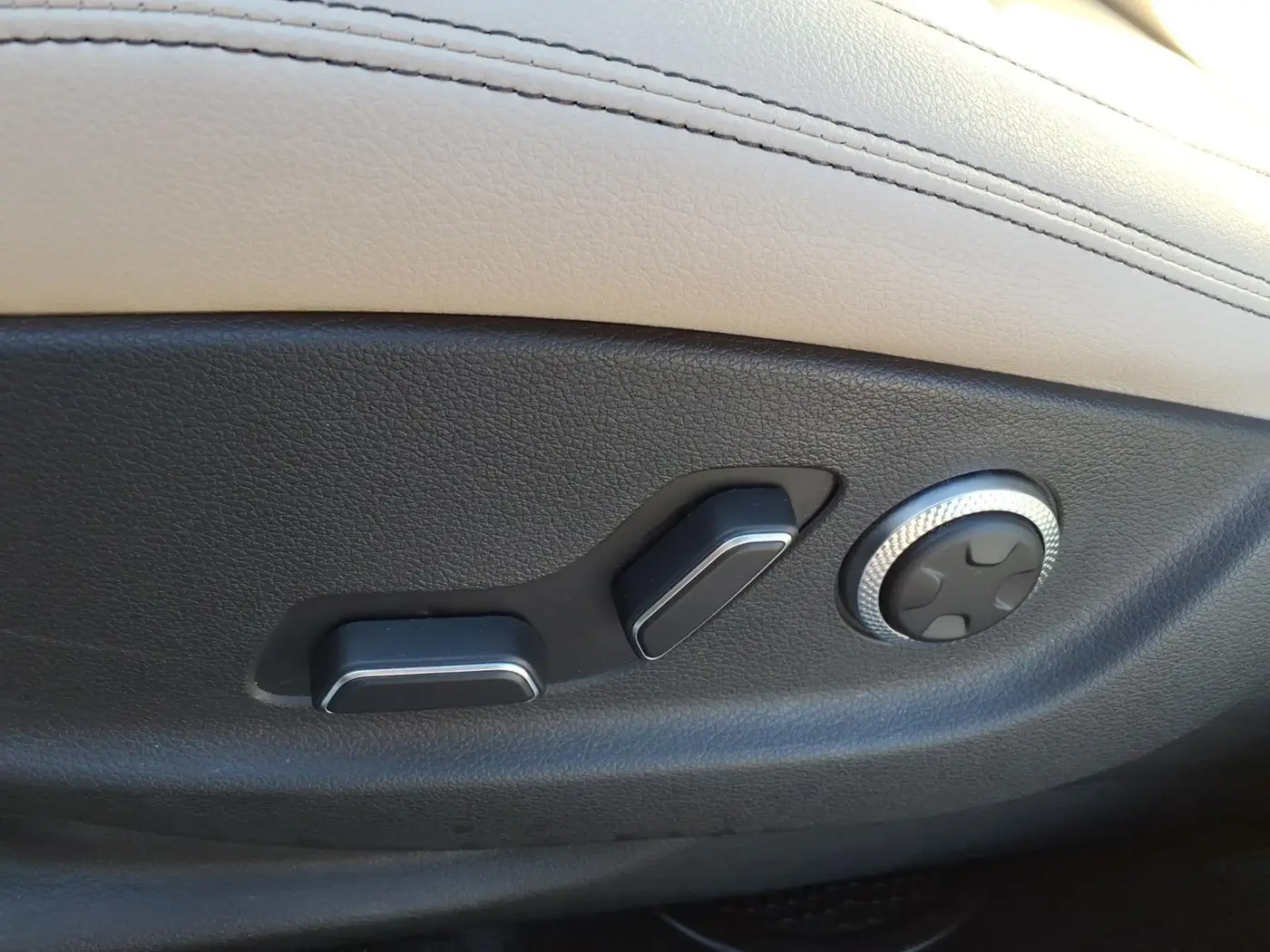 2024 Genesis Gv70 - $38,997