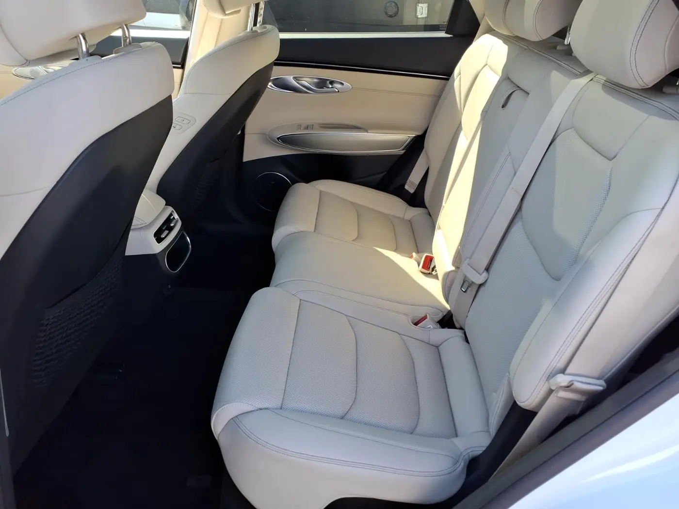 2024 Genesis Gv70 - $38,997