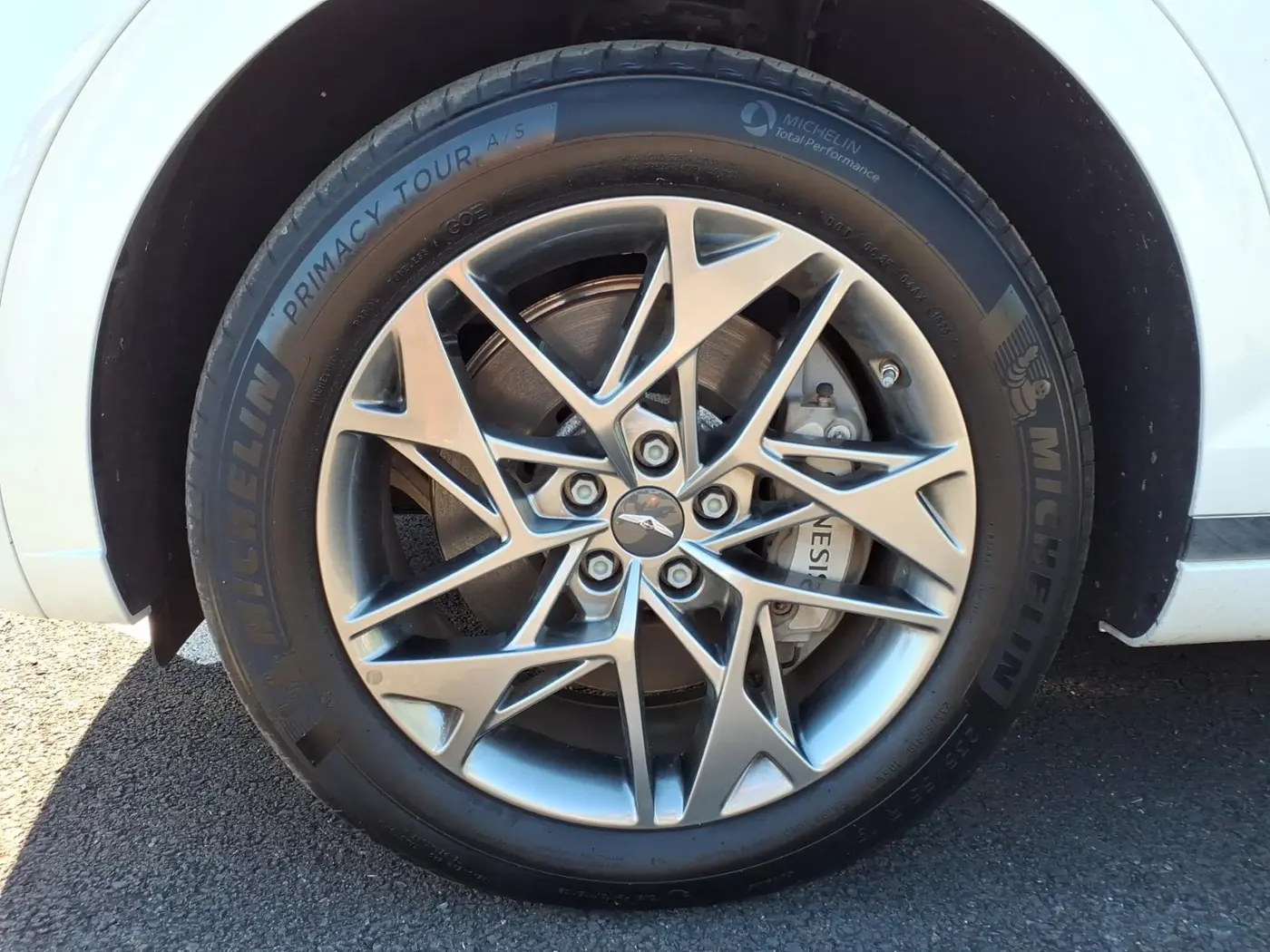 2024 Genesis Gv70 - $38,997
