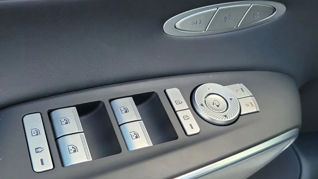 2025 Genesis GV70 2.5T Standard