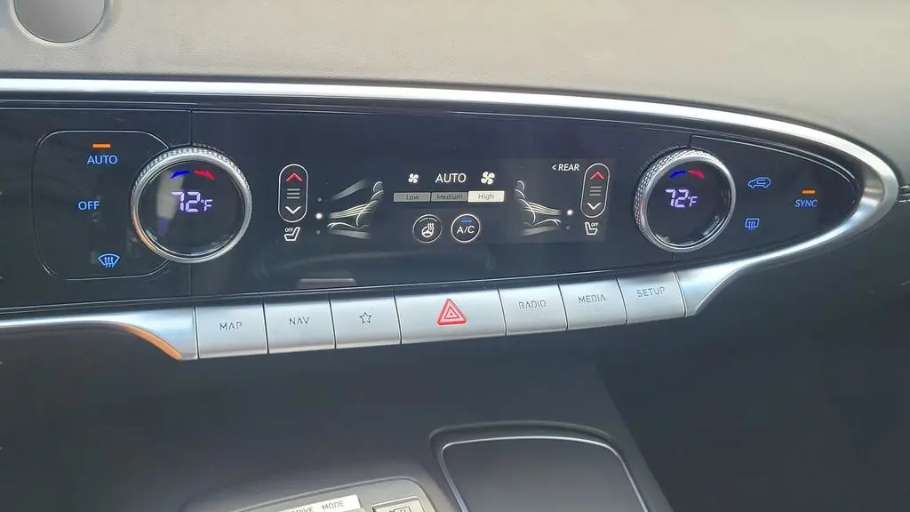 2025 Genesis GV70 2.5T Standard
