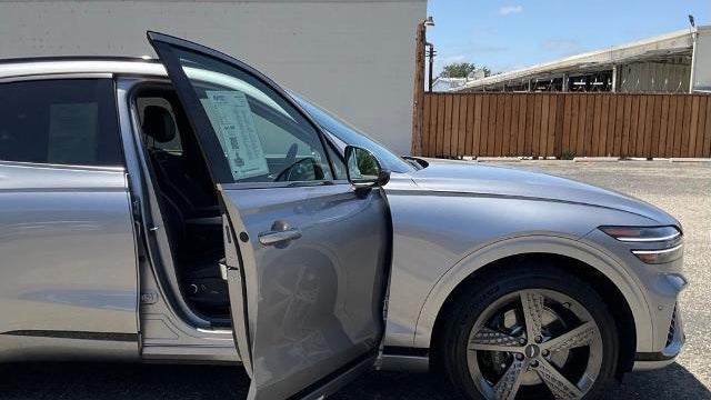 2024 Genesis GV70 2.5T Standard