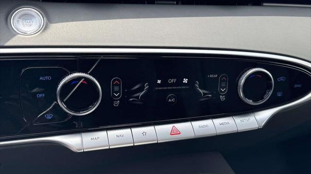 2025 Genesis GV70 2.5T Standard