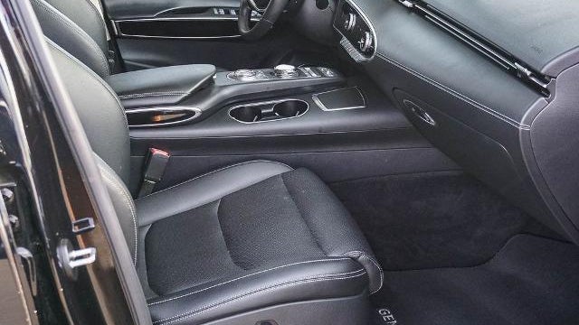 2025 Genesis GV70 2.5T Standard