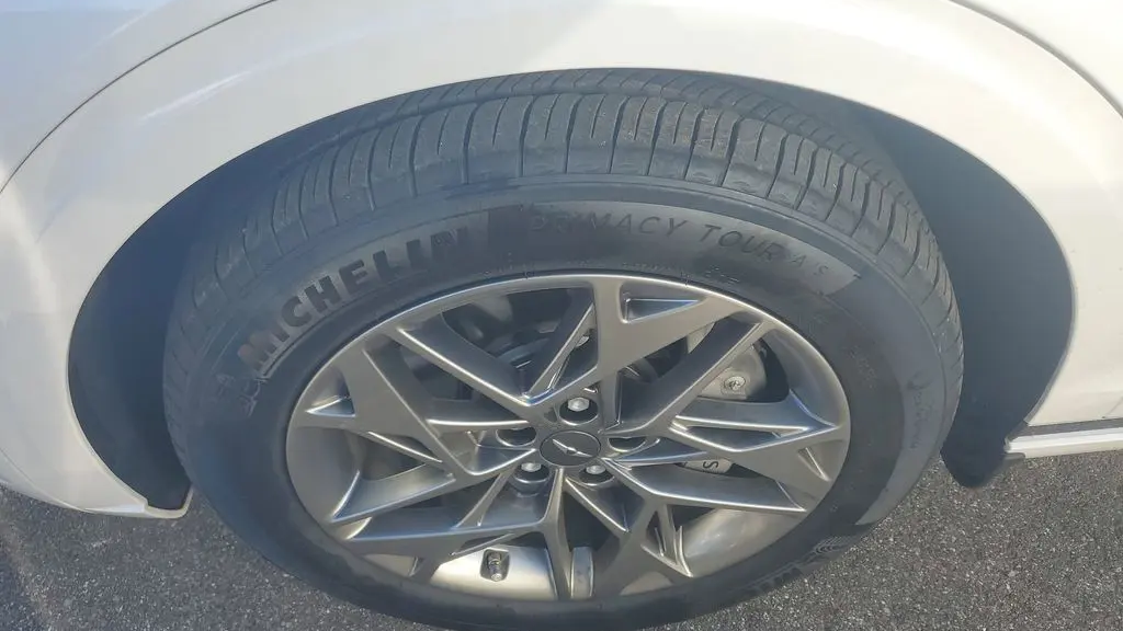 2024 Genesis GV70 2.5T Standard
