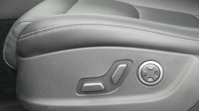2025 Genesis GV70 2.5T Standard
