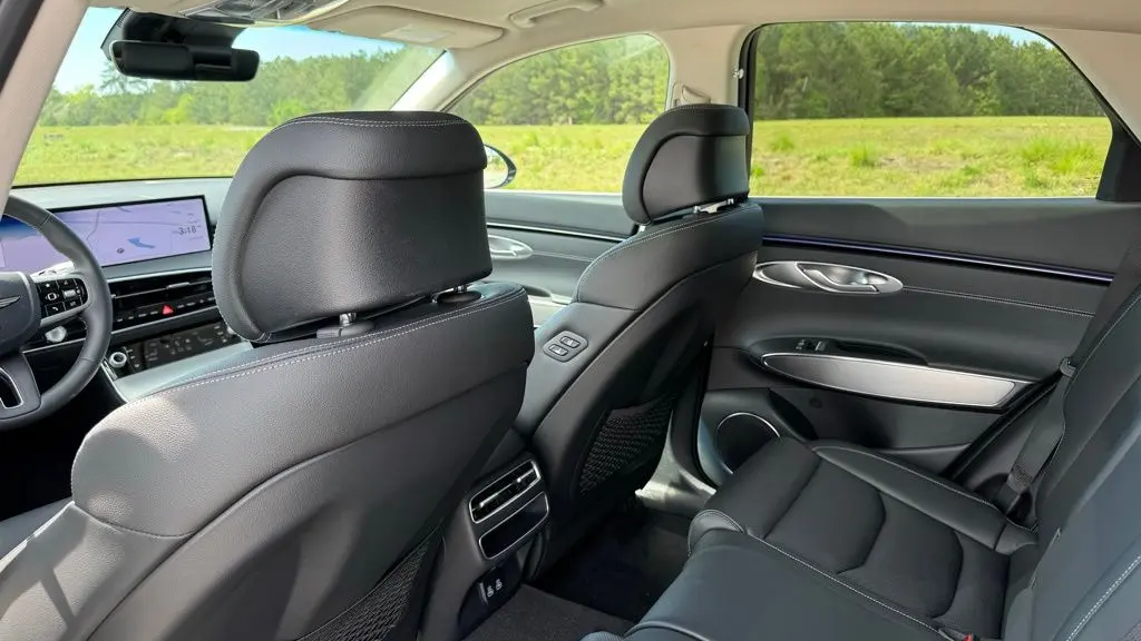 2026 Genesis GV70 2.5T Select