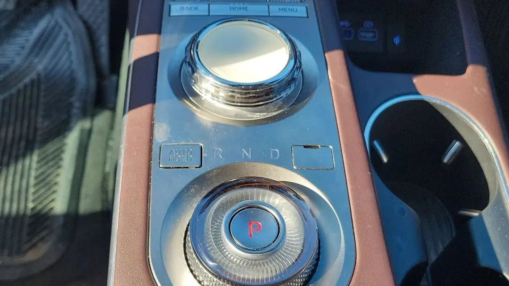 2024 Genesis GV70 2.5T Standard