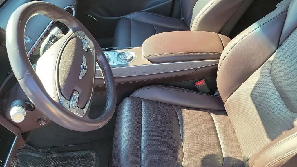 2024 Genesis GV70 2.5T Standard