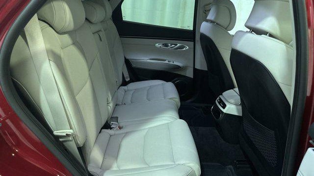 2025 Genesis GV70 2.5T Standard