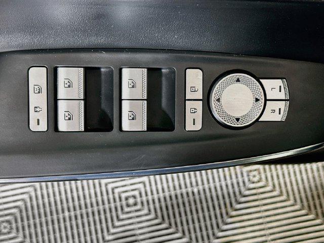 2025 Genesis Gv70 - $32,780