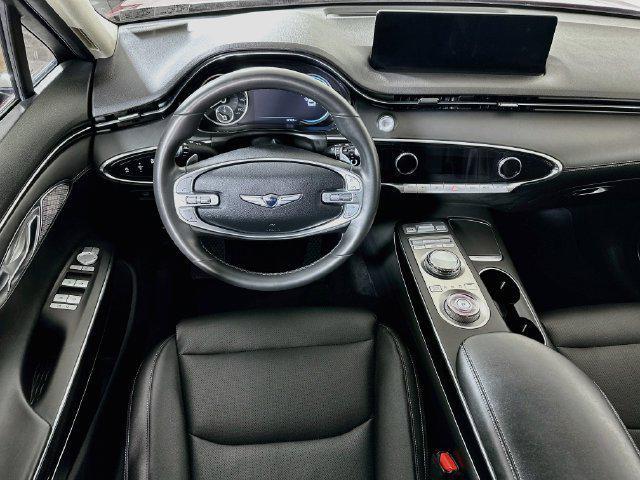 2025 Genesis Gv70 - $32,780