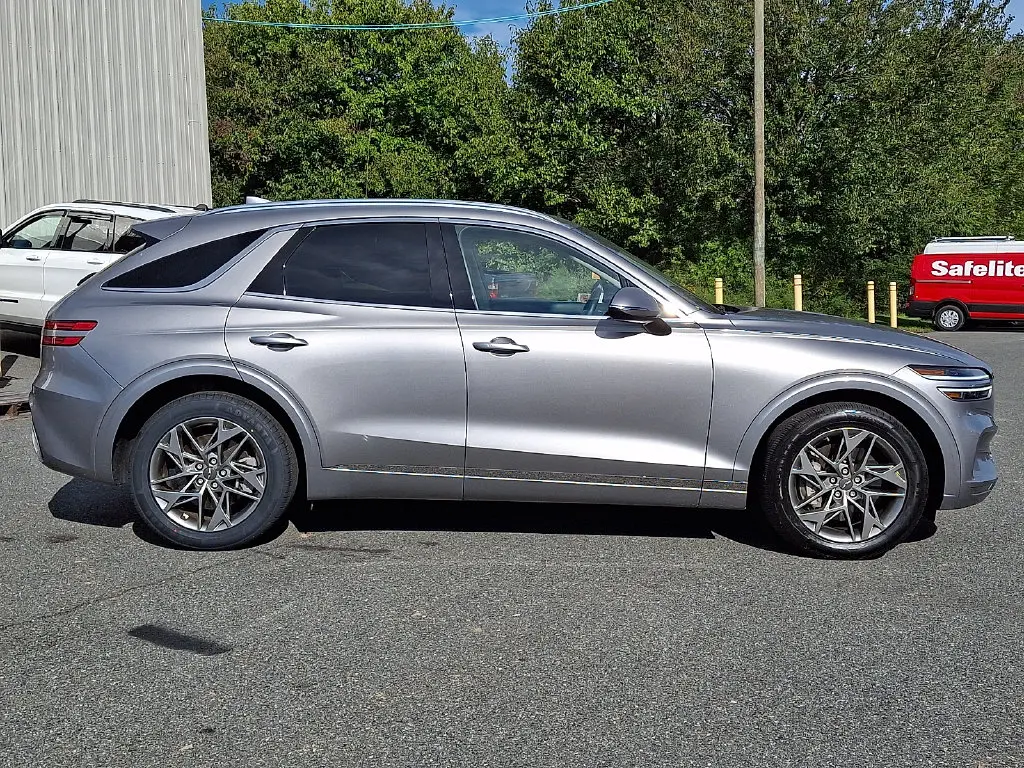 2025 Genesis Gv70 - $30,200