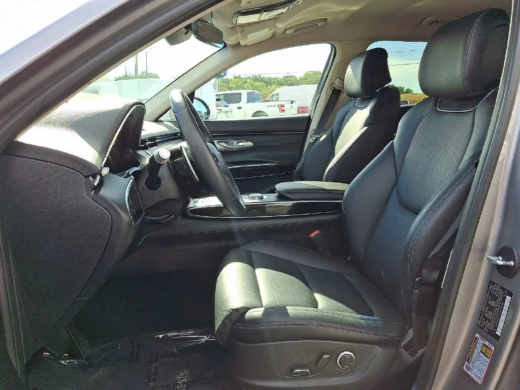 2025 Genesis Gv70 - $30,200