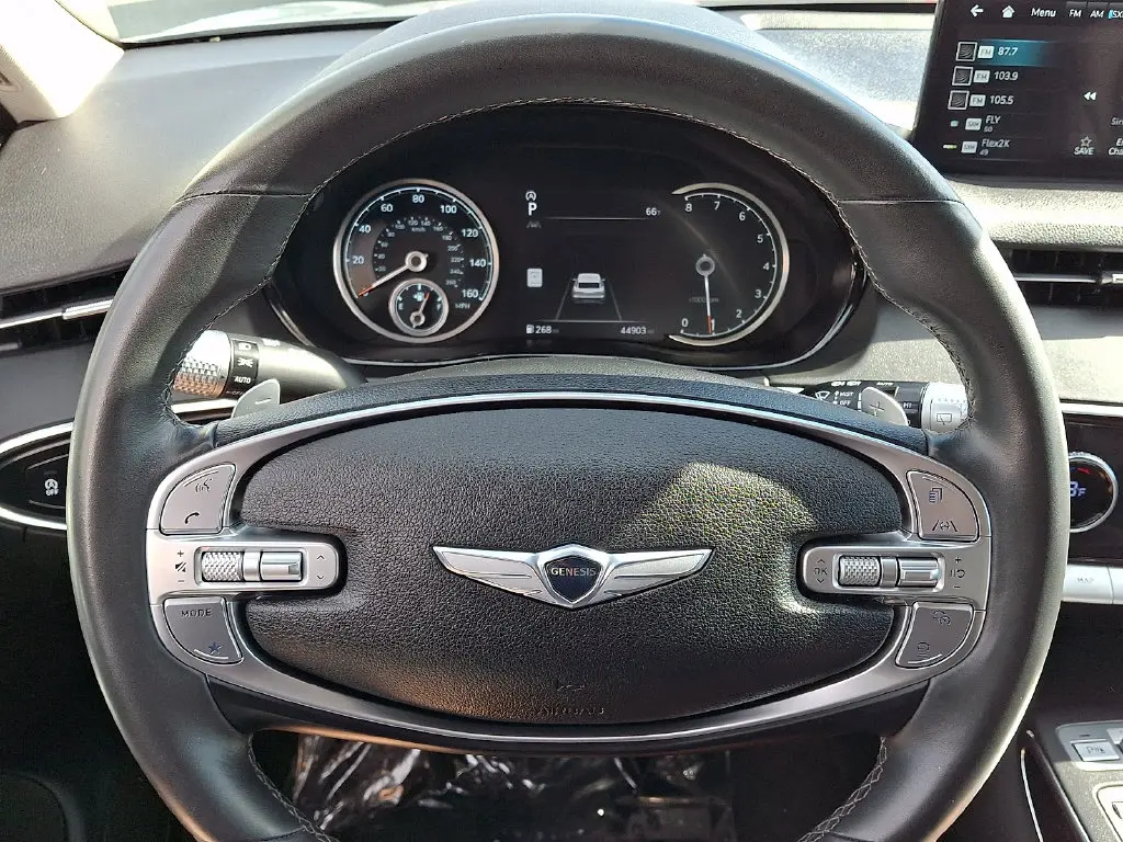 2025 Genesis Gv70 - $30,200