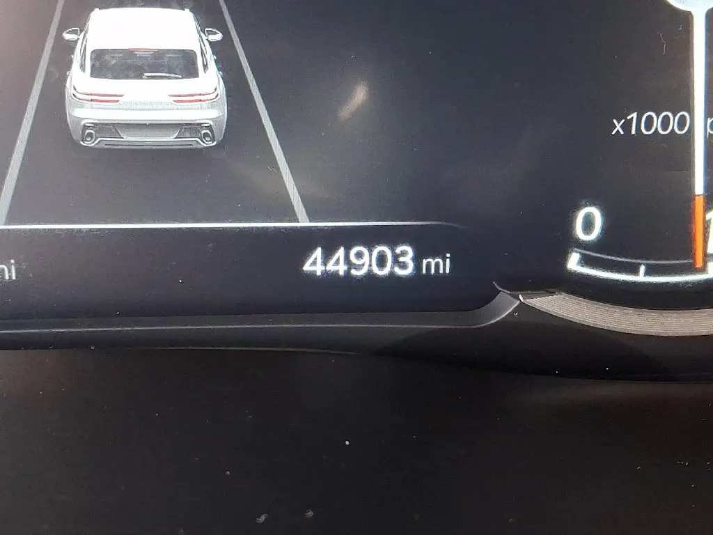 2025 Genesis Gv70 - $30,200