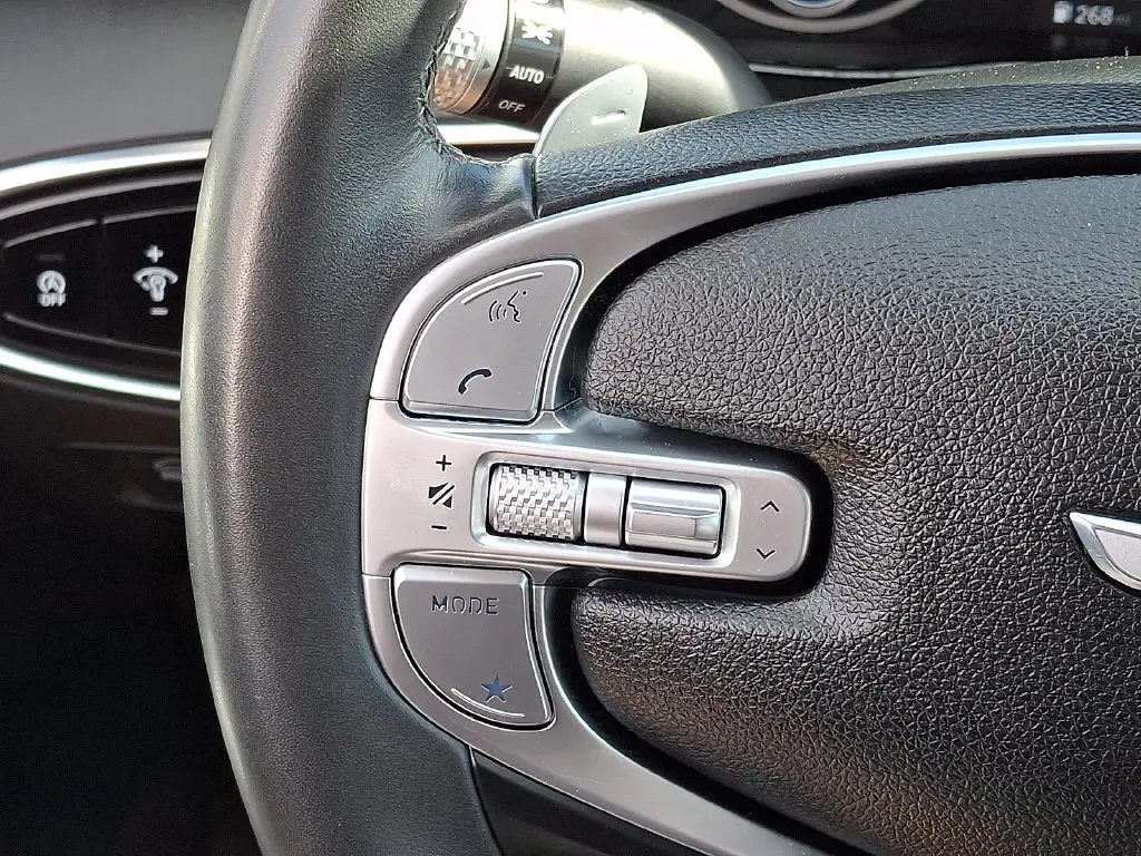 2025 Genesis Gv70 - $30,200