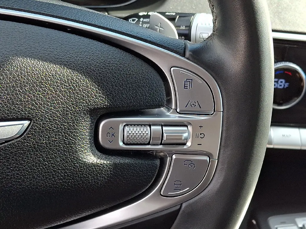 2025 Genesis Gv70 - $30,200