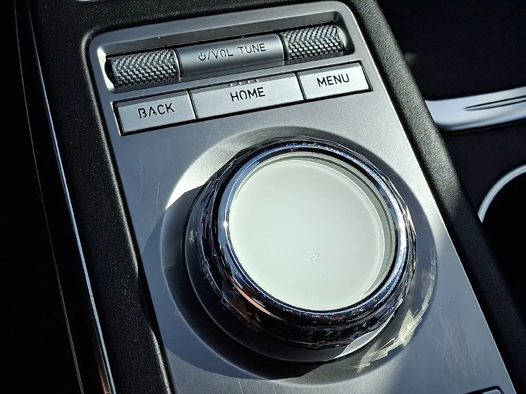 2025 Genesis Gv70 - $30,200
